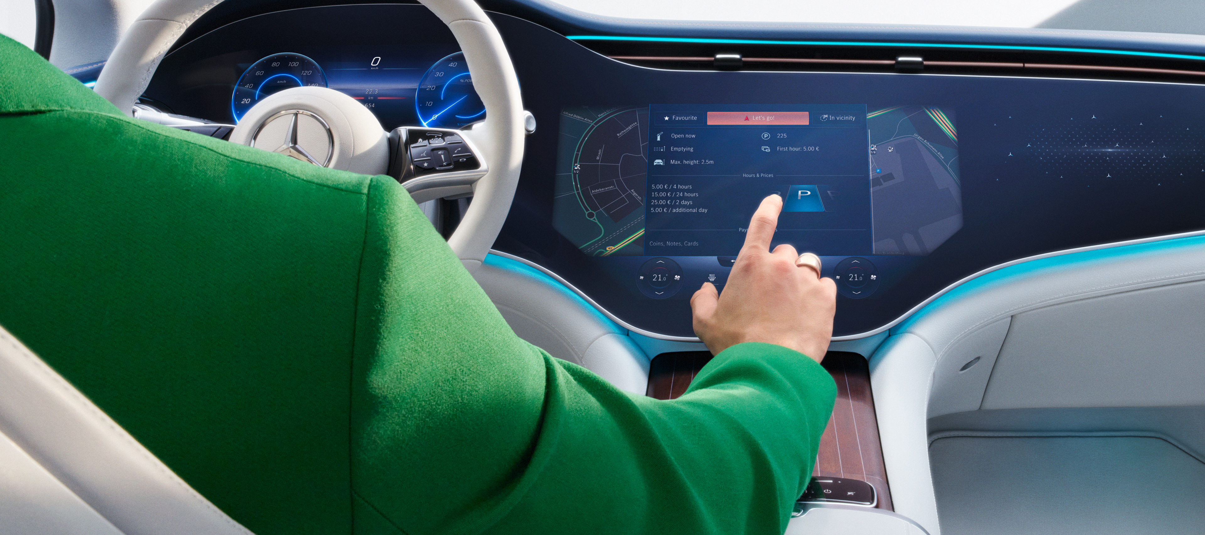 Auf dem MBUX-Multimediasystem in einem Mercedes-Benz werden Digitale Extras ausgewählt Auf dem MBUX-Multimediasystem in einem Mercedes-Benz werden Digitale Extras ausgewählt