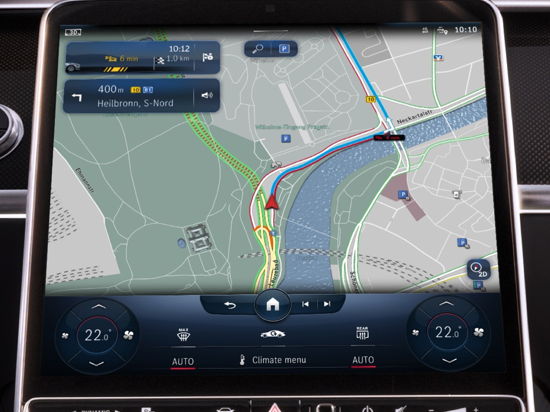 Auf dem MBUX Multimediasystem werden per Digitalem Extra Car-to-X Communication potenzielle Gefahren angezeigt, die sich auf der Route befinden
