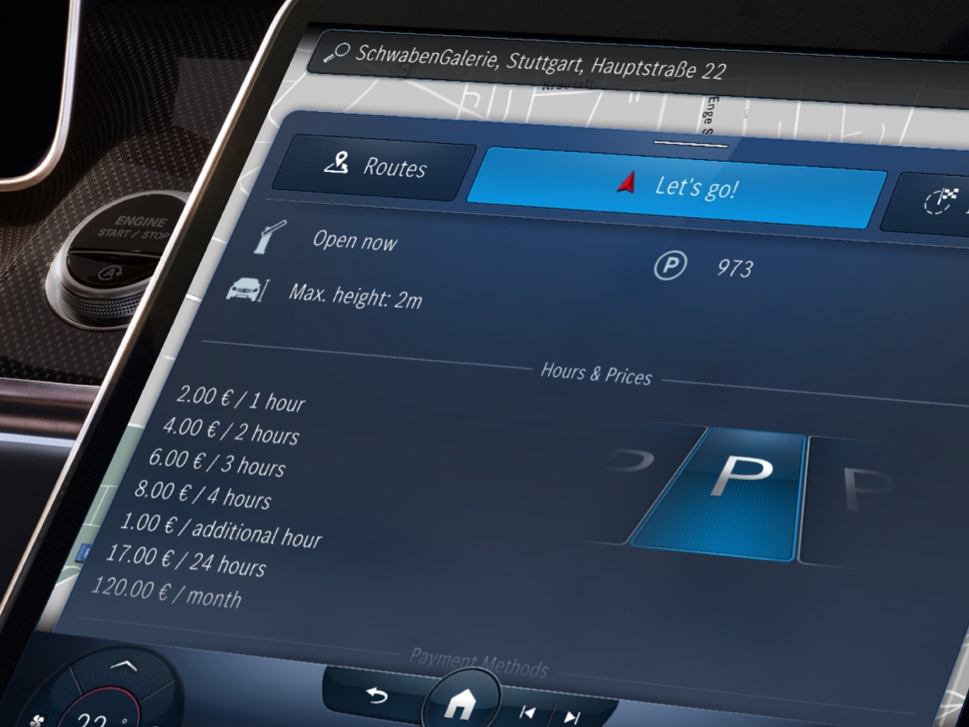 Auf dem MBUX Multimediasystem werden dank des Digitalen Extras Parken für Navigation verfügbare Parkplätze und deren Preise angezeigt.