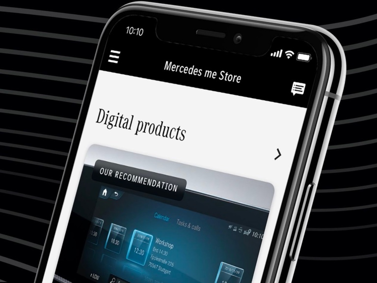 Auf einem Smartphone wird Im Mercedes me Store das empfohlene Digitale Extra In-Car Office angezeigt. Auf einem Smartphone wird Im Mercedes me Store das empfohlene Digitale Extra In-Car Office angezeigt.