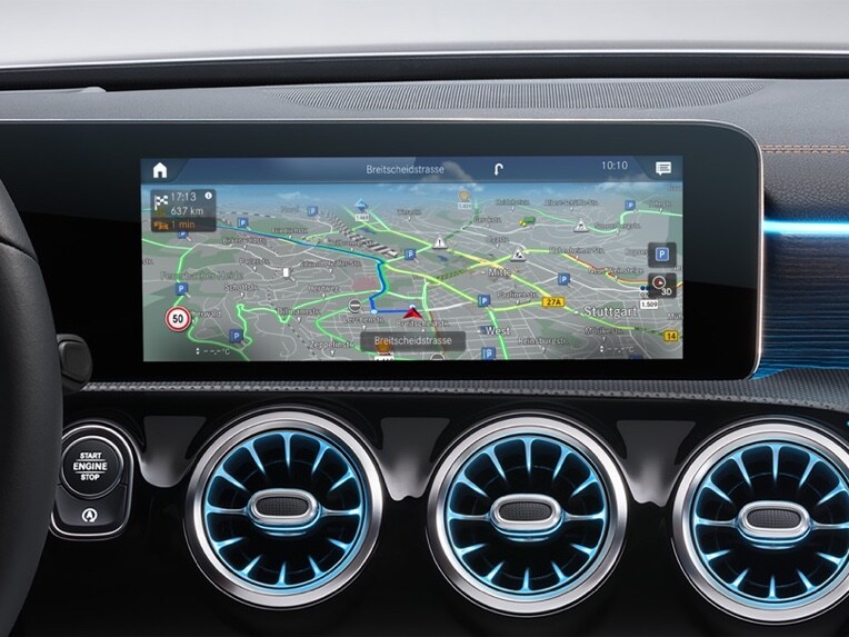 Auf dem MBUX Multimediasystem ist ein Digitales Extra zum Thema Navigation aktiviert.